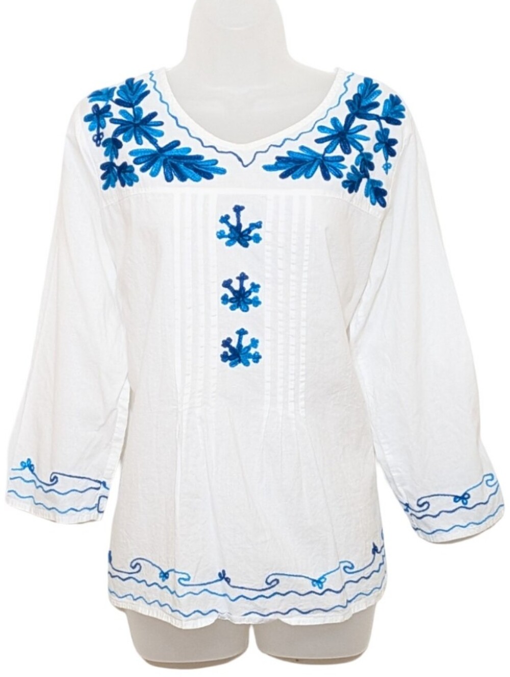 Chic Connection | White Tunic Top with Blue Floral Embroidery | Cotton | Chic |